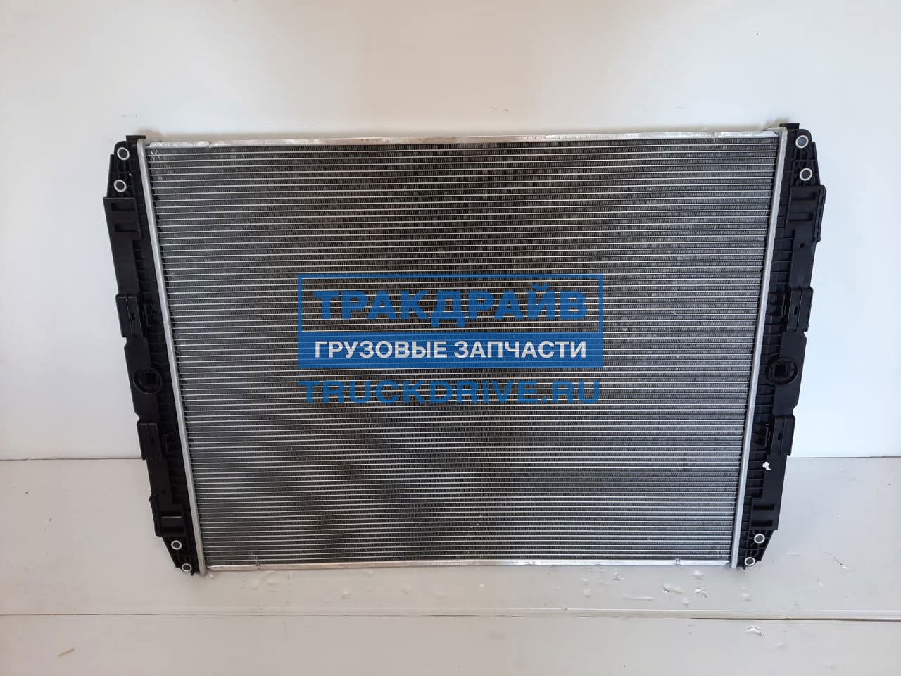 Радиатор охлаждения для автомобилей ДАФ F95 970*790.6*43 мм без рамки ...