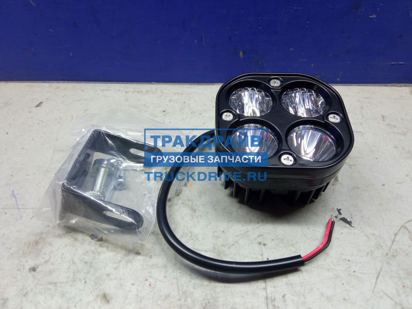 Фото AIRLINE ALED037 фара светодиодная квадратная, 4 LED рассеянный свет, 40W, 78х78х50 мм, 12/24V