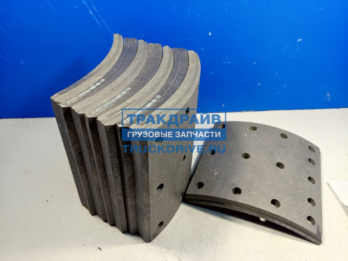 Фото AUGER 78303 комплект тормозных накладок Volvo Renault 180x175x18 мм 1