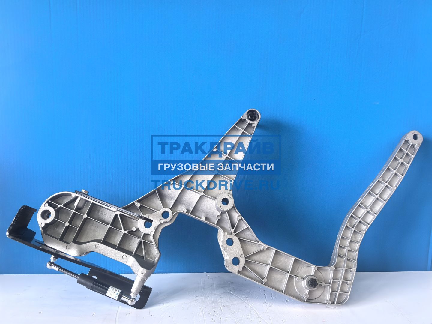 Фото AVLKRAFT 70102920 кронштейн бампера передний левый Sitrak C7H MAX