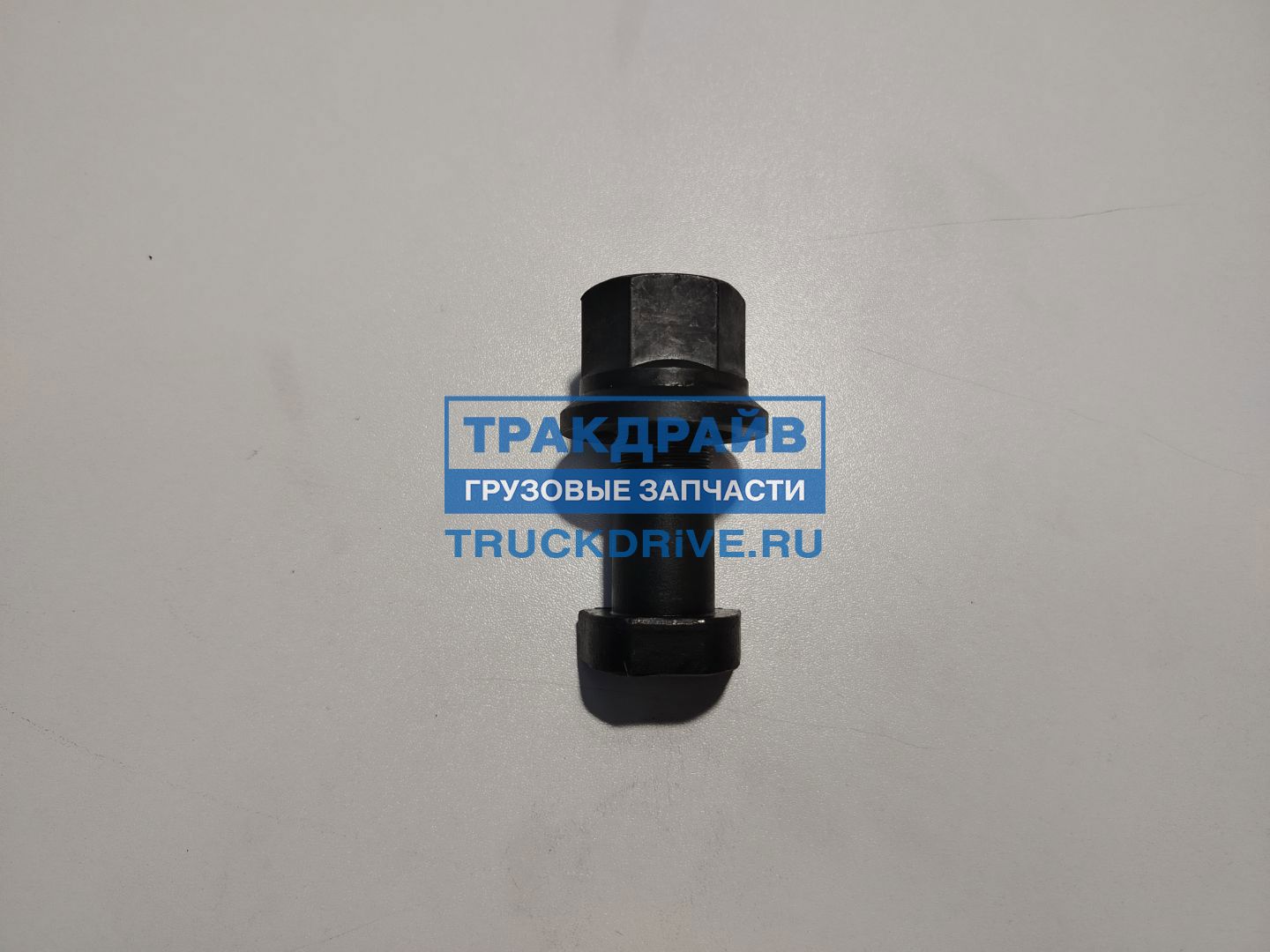 Фото AVLKRAFT 70190048 болт колеса передней оси Shacman М22x1,5x69 мм