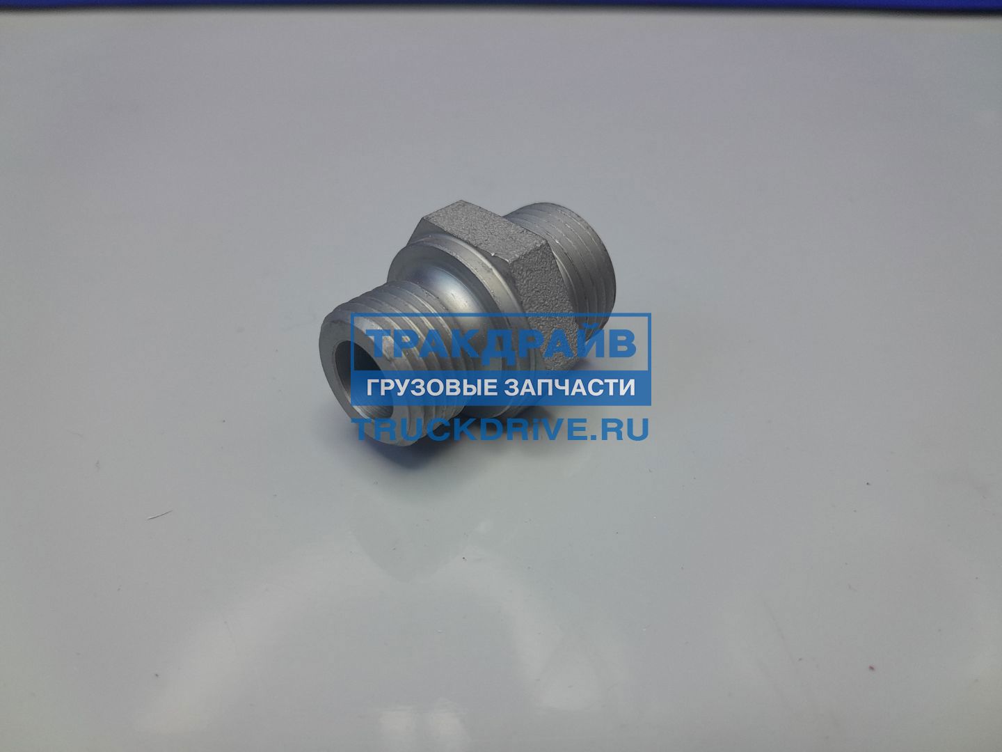 Фото AVLKRAFT 70203533 штуцер трубки подачи масла на турбину SITRAK C7H и HOWO T5G T7H