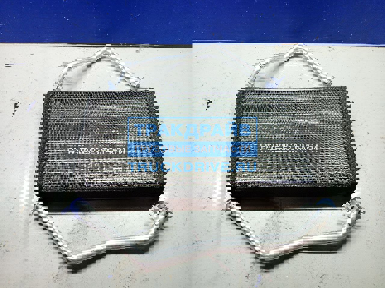 Фото AVTO-TECH AT0816 радиатор отопителя в сборе с трубками Shacman F2000 F3000