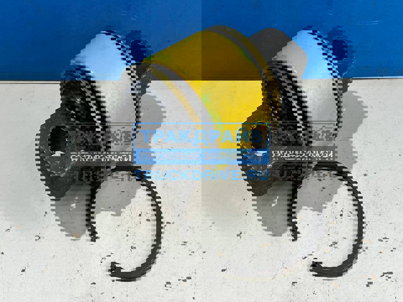 Сайлентблок V-образной тяги грузовиков Sitrak 98Х63 центральный ...