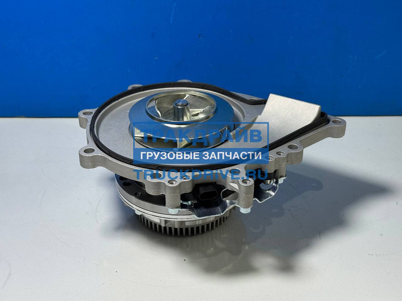 Фото COMBO CMB109060 насос водяной Mercedes Actros MP4 MP5 Antos Arocs OM471LA с вискомуфтой 