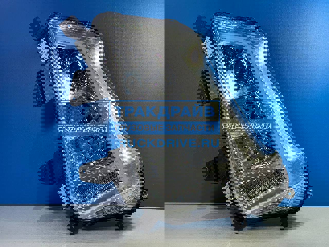 Фото DAYUN 4101C000052 фара головного света правая LED для тягачей Dayun CGC4180