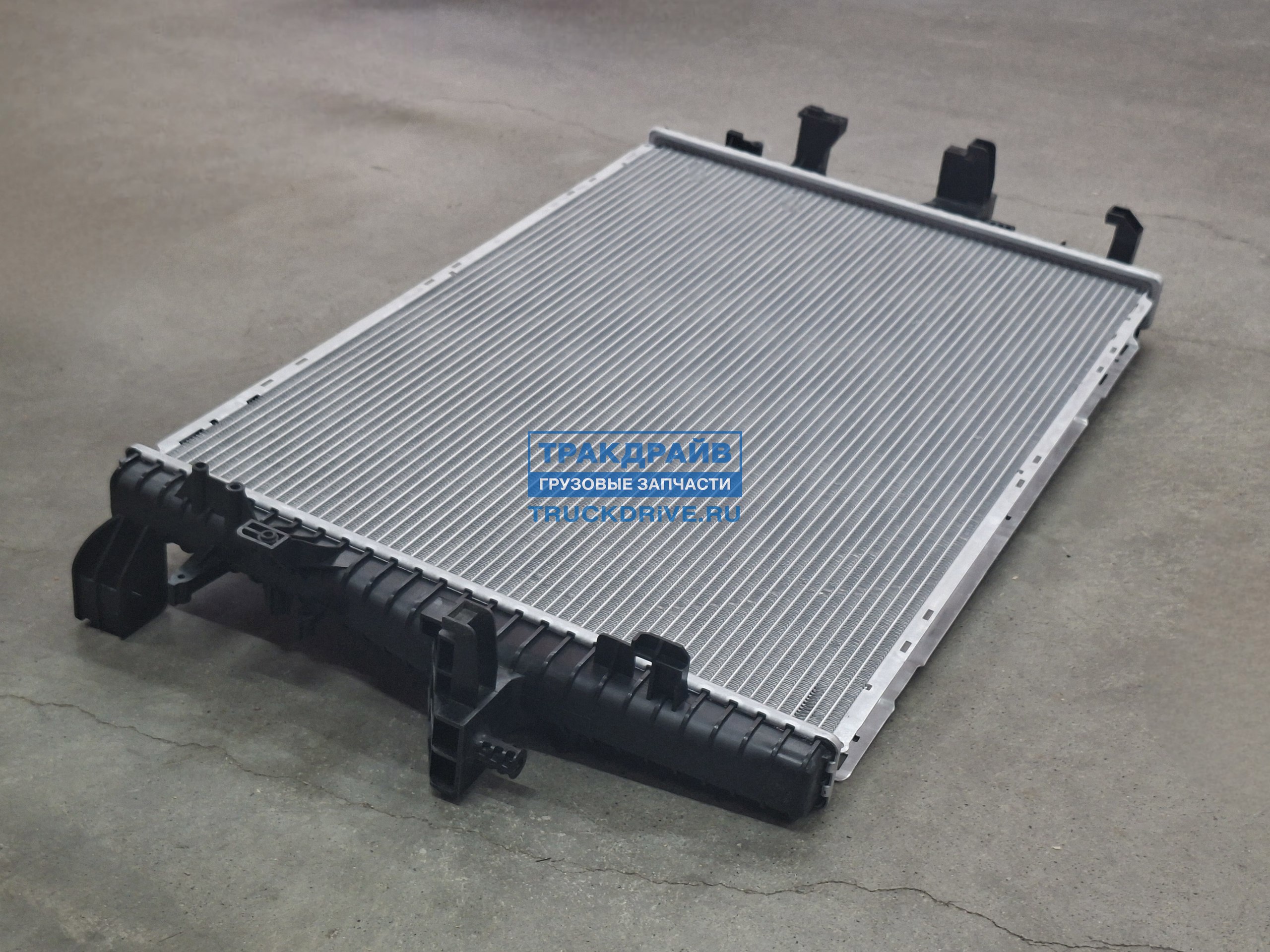Фото DENSO DRM32039 радиатор двигателя для VW Transporter T5 Multivan