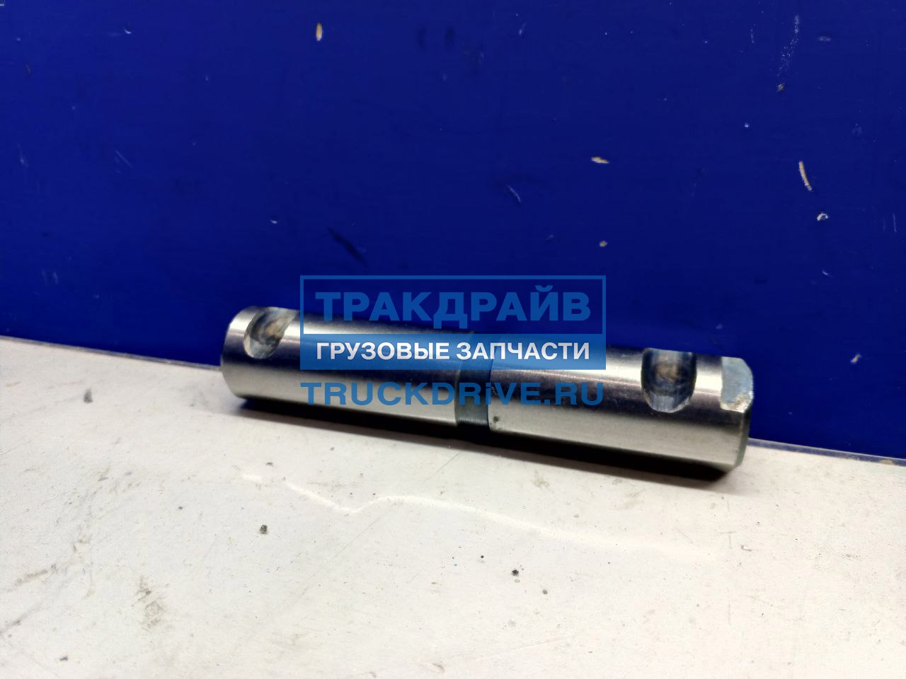 Фото DONGFENG 29N01252 палец рессоры DONG FENG передней L=145 D=30 под два болта