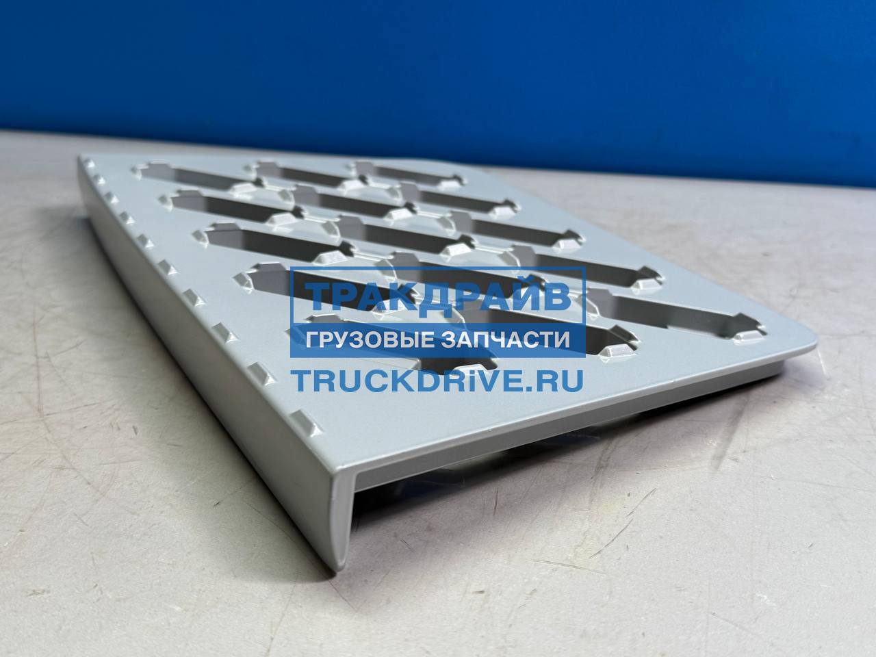 Фото DONGFENG 8405309C6201 подножка для DONGFENG GX DFH4180 металлическая левая нижняя