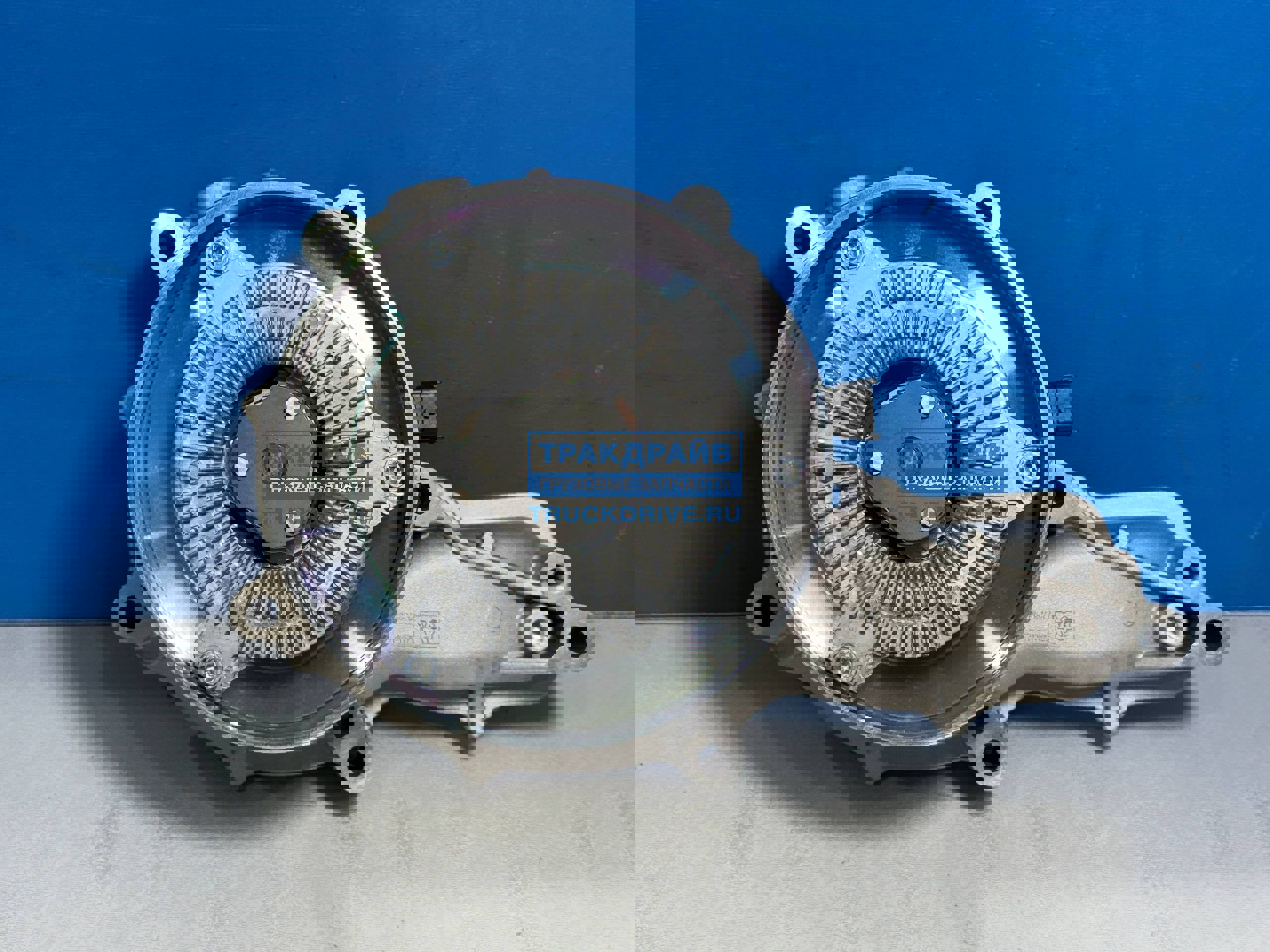 Фото DT SPARE PARTS 215685 помпа Вольво FH FM двигатель D13C (с электромагнитной муфтой)