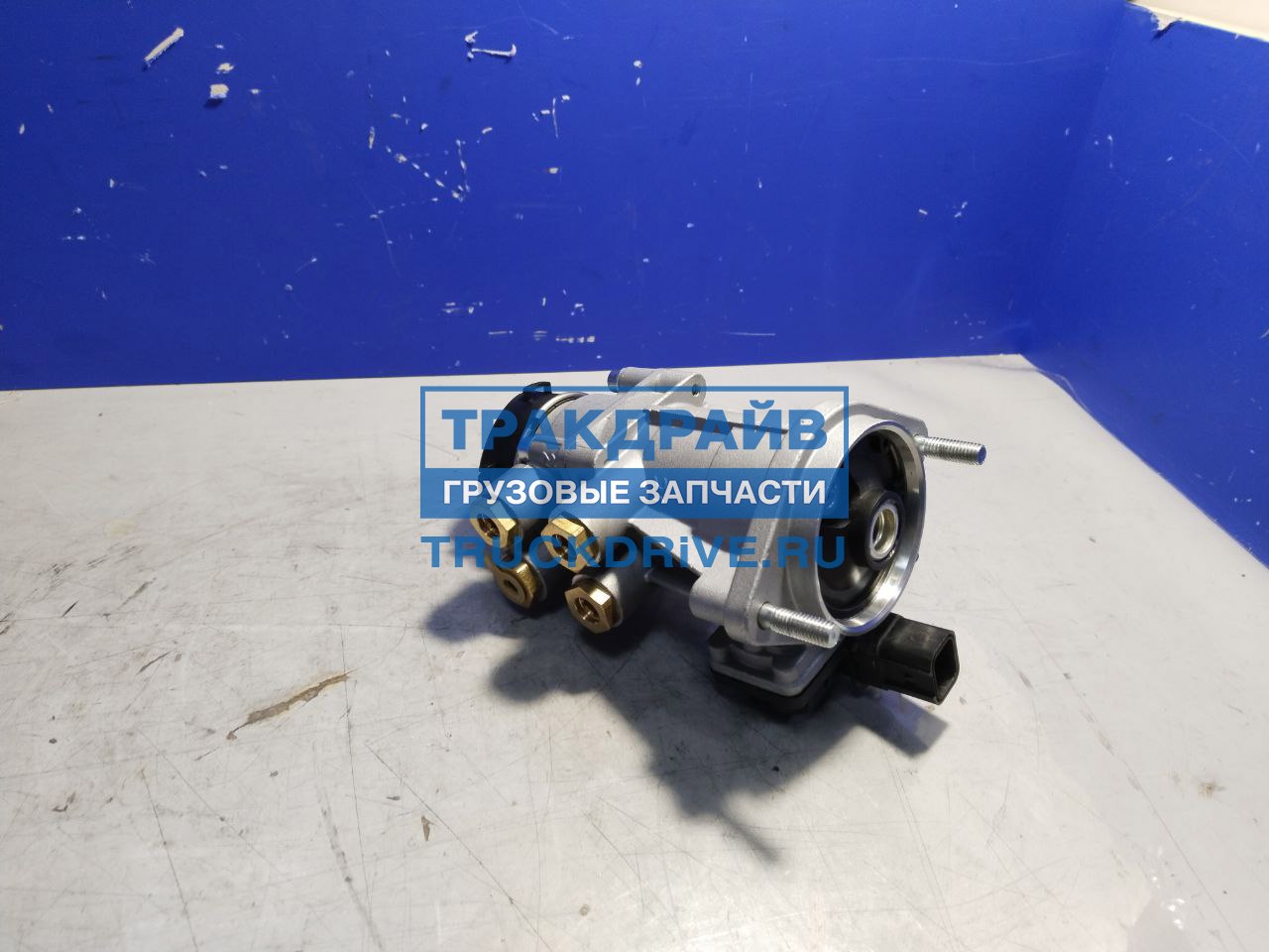 Фото DT SPARE PARTS 372063 клапан тормозной системы MAN TGA