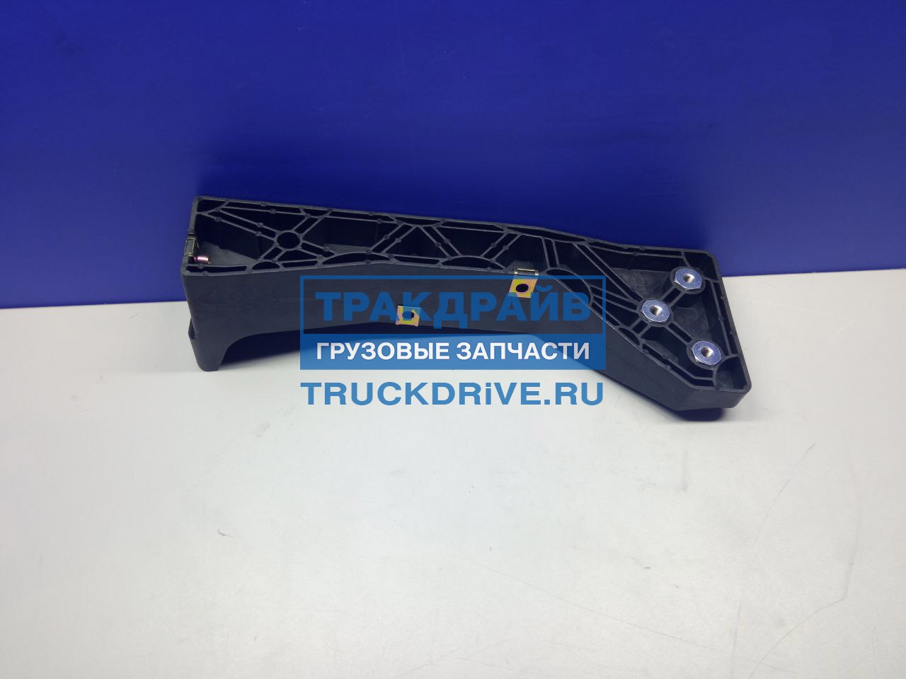 Кронштейн крепления бампера MAN TGS TGX правый 3.80151 DT SPARE PARTS ...