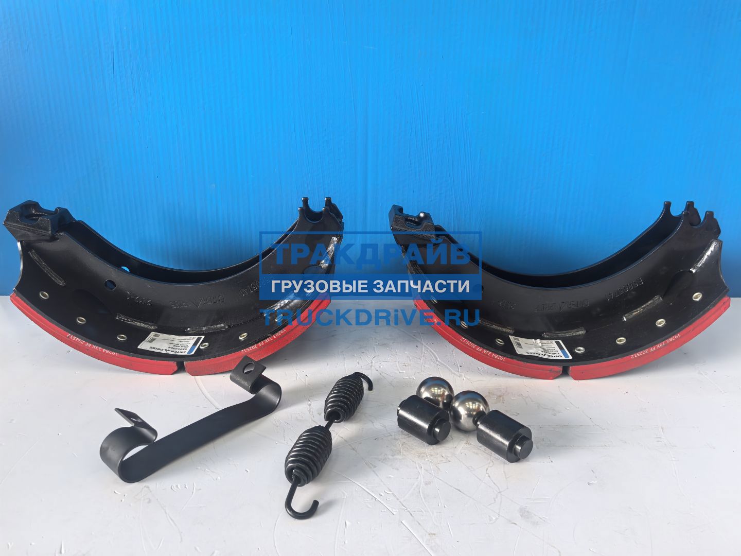 Фото ENTERPRISE E5804004 комплект барабанных тормозных колодок SAF SKRS 9042 420х180 (с накладками и рмк на колесо)
