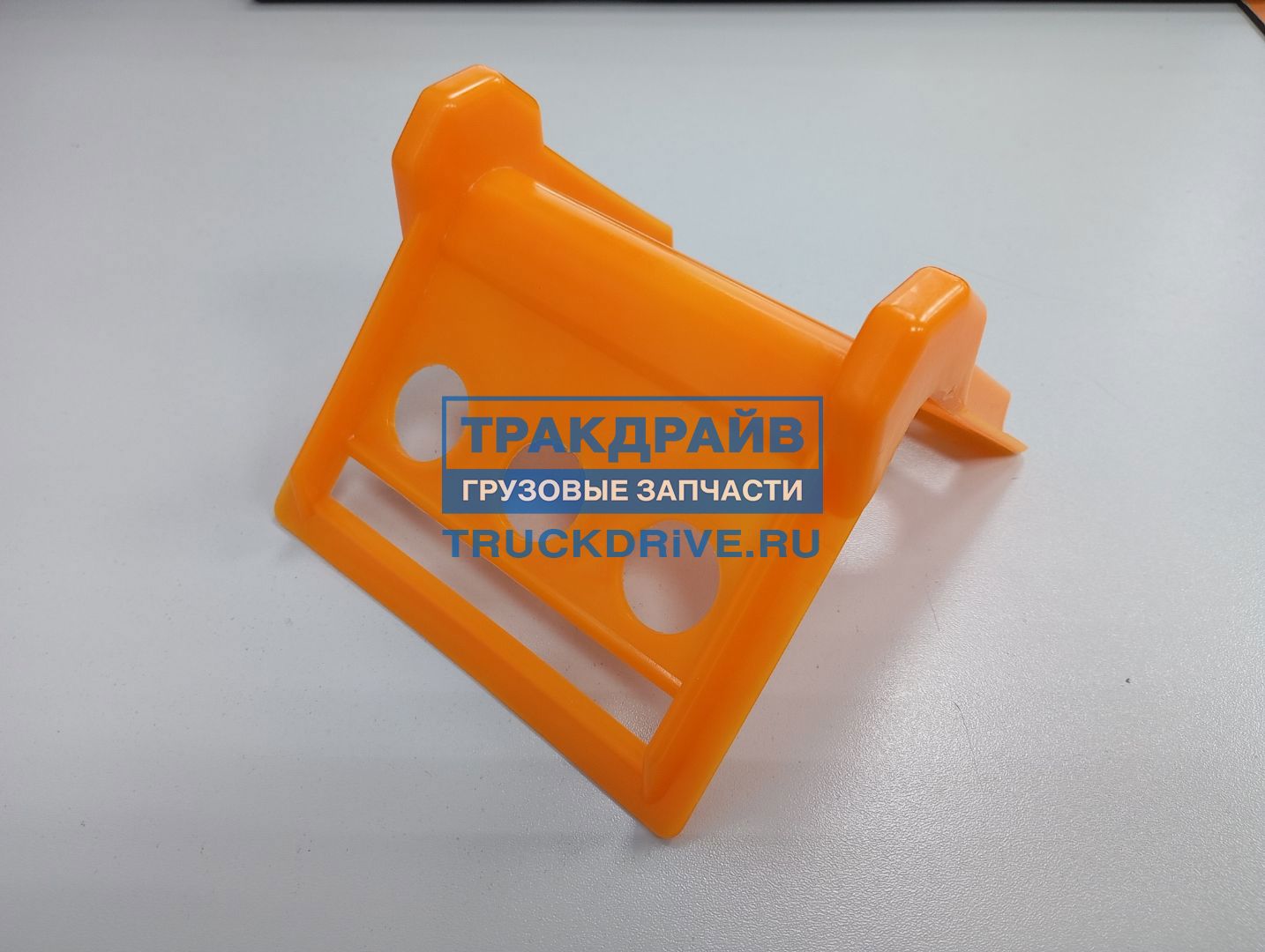 Фото ENTERPRISE E9700018 уголок пластиковый для защиты ленты 130х90х90 мм