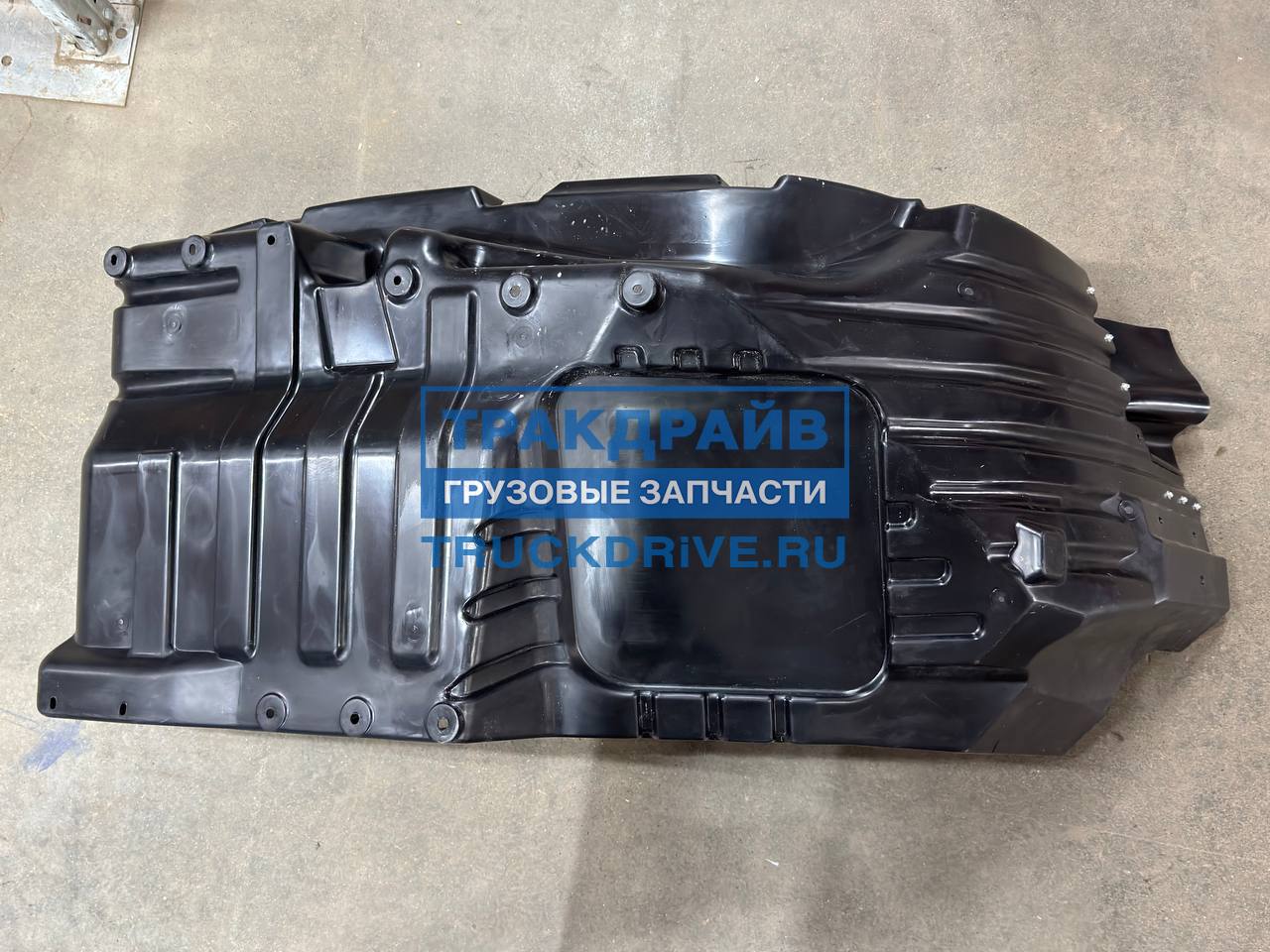 Фото ENTERPRISE E9806020 брызговик передний левый средняя часть для Dongfeng GX DFH4180