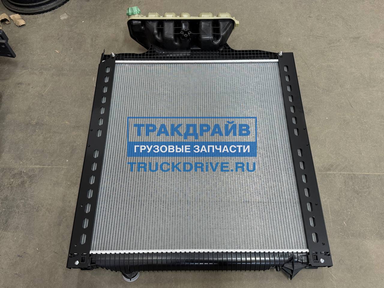 Фото EXOVO 03017E радиатор Ман Тга Тгс Тгх 938х920х42мм с рамкой 4