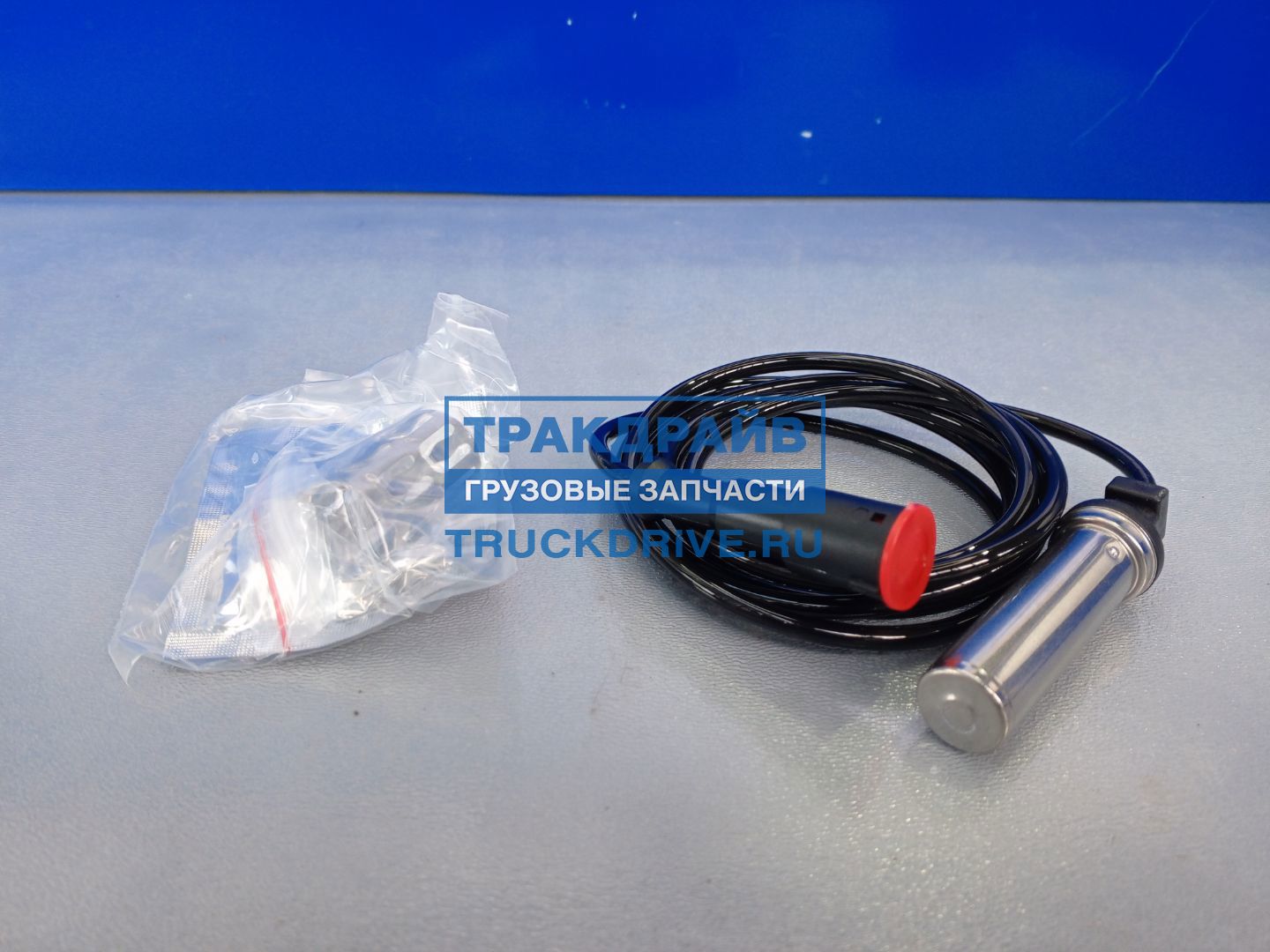 Фото EXOVO 04018E датчик ABS прямой PAZ, LIAZ, КАМАЗ 1700мм с втулкой и смазкой 2