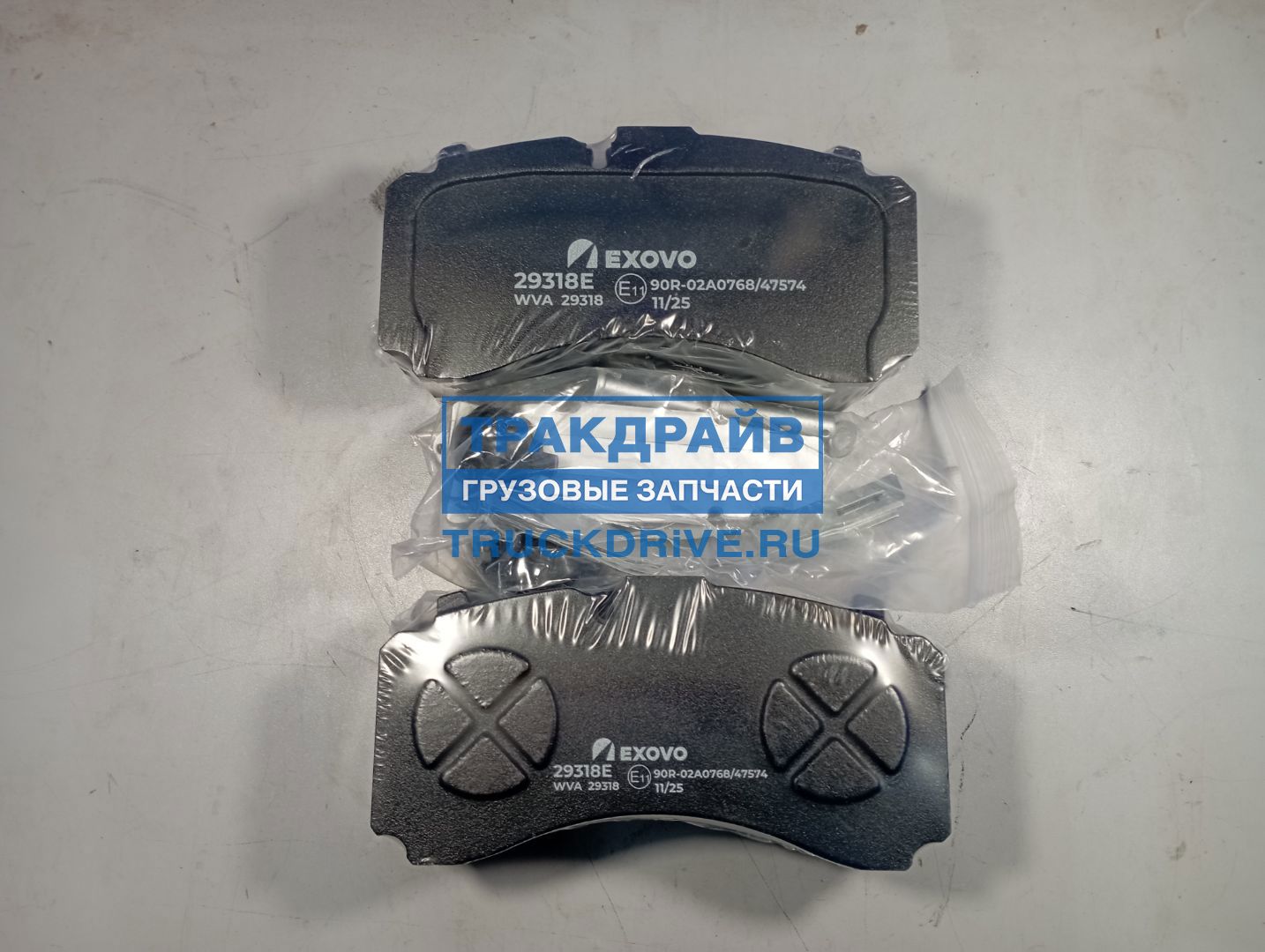 Фото EXOVO 29318E колодки тормоза дискового WVA 29318 SAF, Schmitz, с монтажным комплектом ( взаимозаменяемые с 29328E ) 2