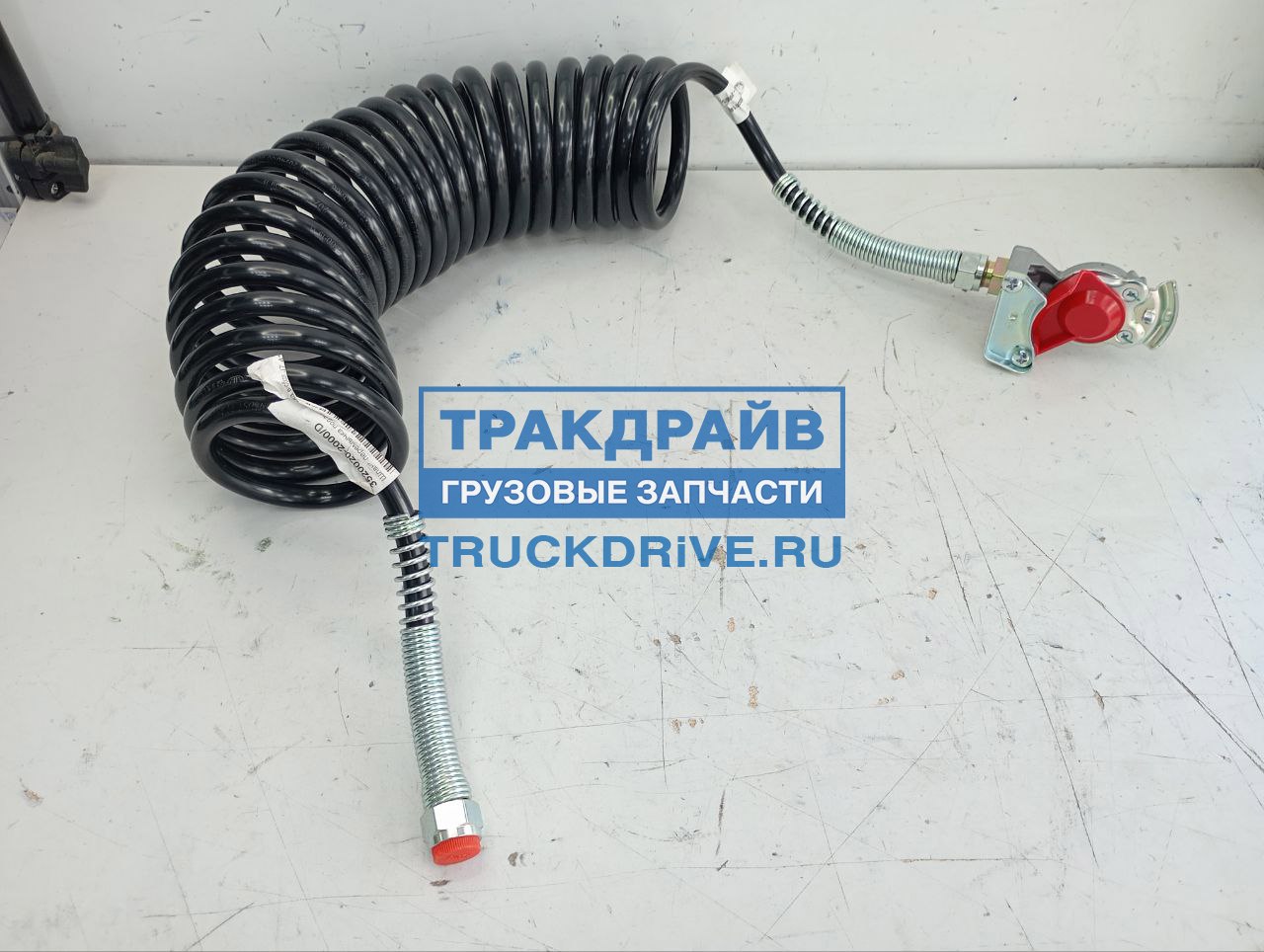 Фото FAW 35200202000D шланг витой для FAW J7 управления прицепом (красный)