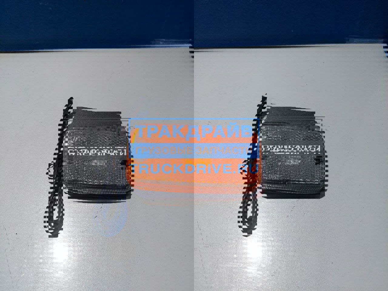 Фото FRISTOM FT019ZKLED габарит боковой светодиодный жёлтого цвета c кронштейном и проводом LED 