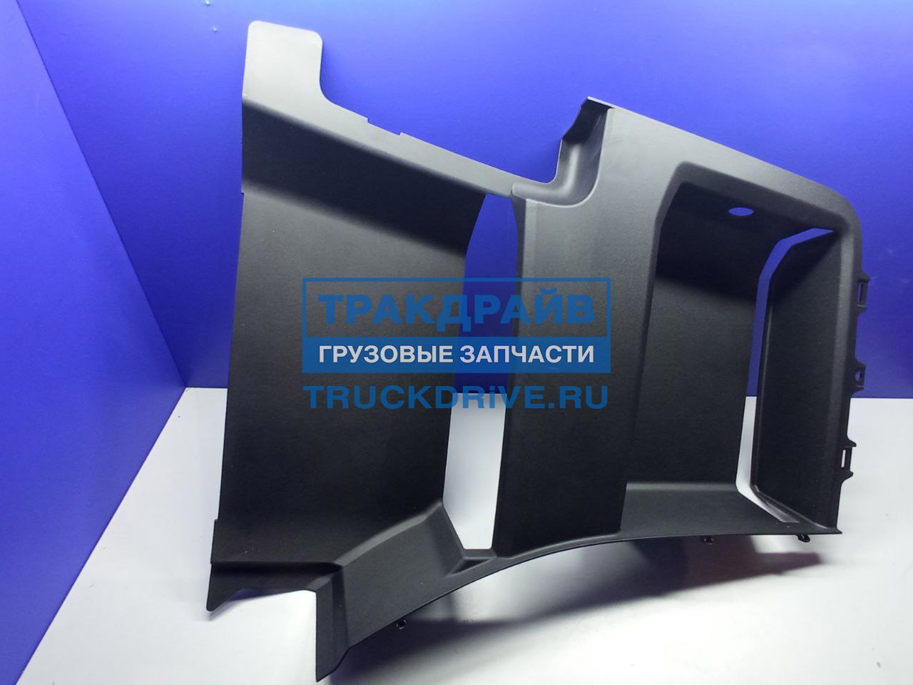 Фото GEPARTS 302785 панель подножки правая для грузовиков Scania 6 серии пластиковая 645/675 мм.