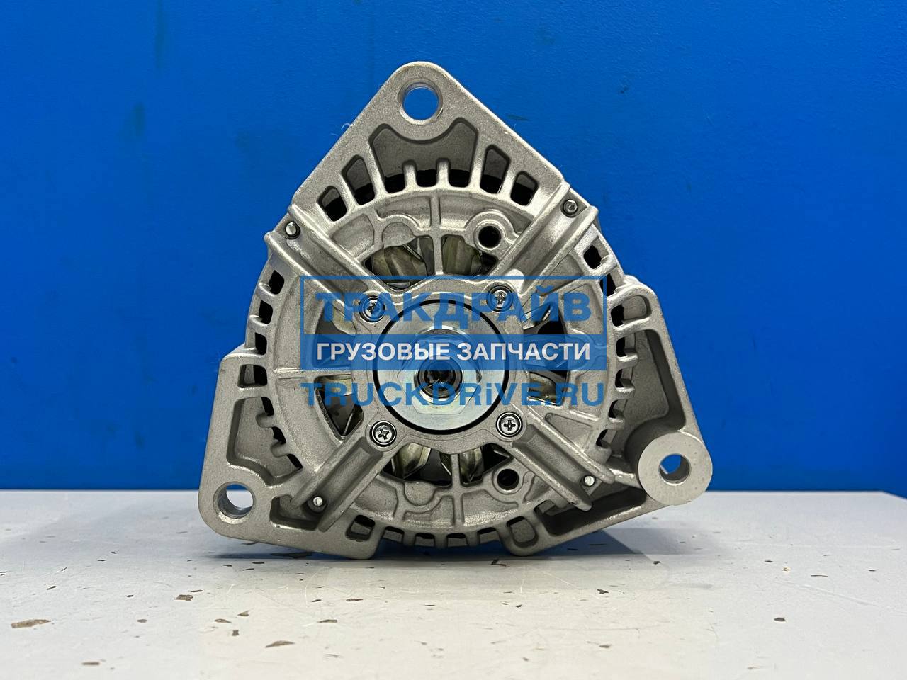 Фото HELLA 8EL012584301 генаратор DAF XF95 без ременного шкива 28V 80A 