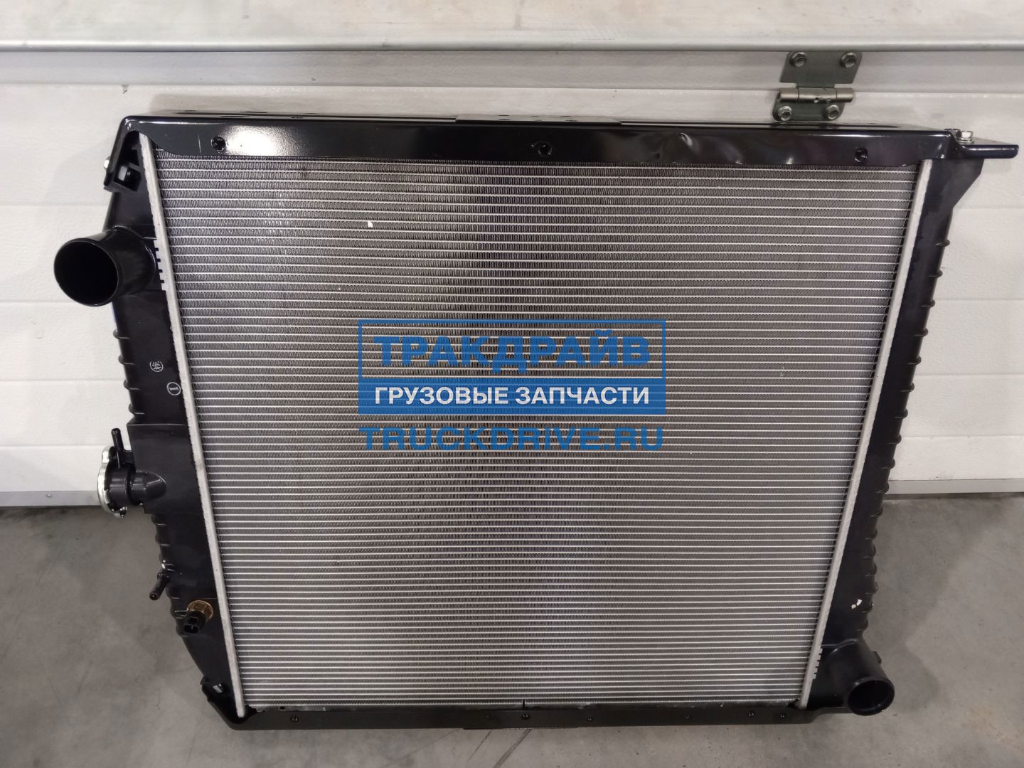 Фото HINO 16400E0790 радиатор охлаждения HINO 500 евро4 5