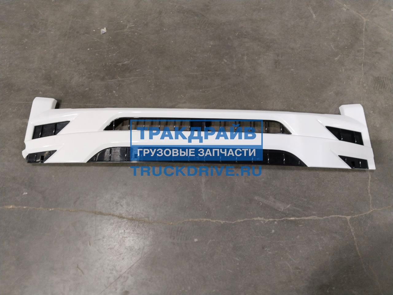 Фото ISUZU 8974289771УЦЕНКА решетка радиатора ISUZU NPR75 NQR90  (Уценка скол трещиша)