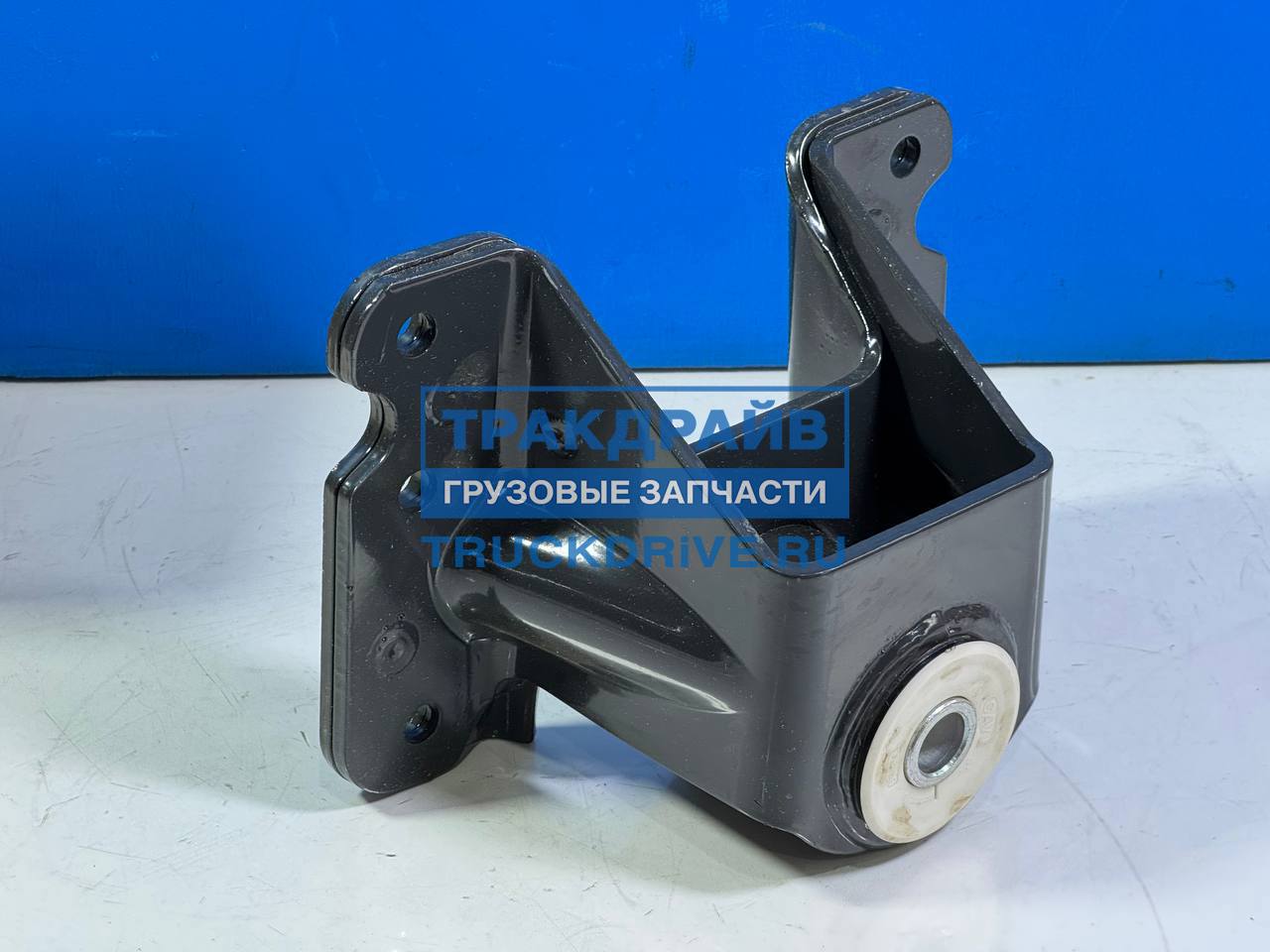 Фото IVECO 504122407 кронштейн задней рессоры для Iveco Daily