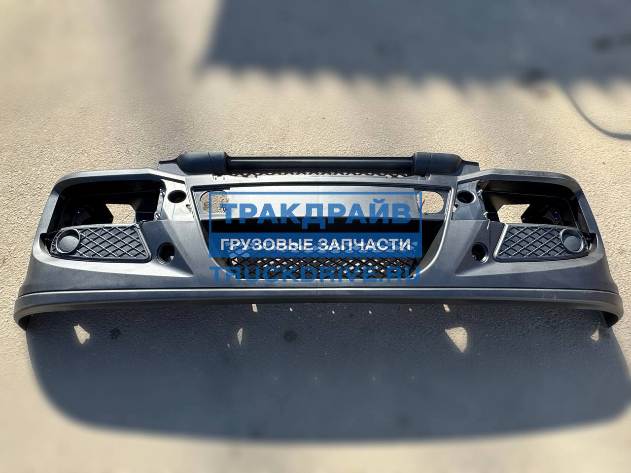 Фото IVECO 5801802740 бампер для Iveco Eurocargo 560 мм без выреза под противотуманки