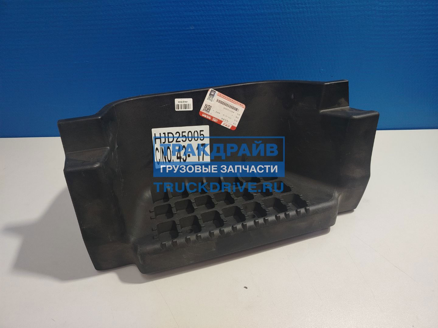 Фото JAC 8405310LE090 подножка кабины нижняя левая для Камаз Компас 12 JAC N120 OE