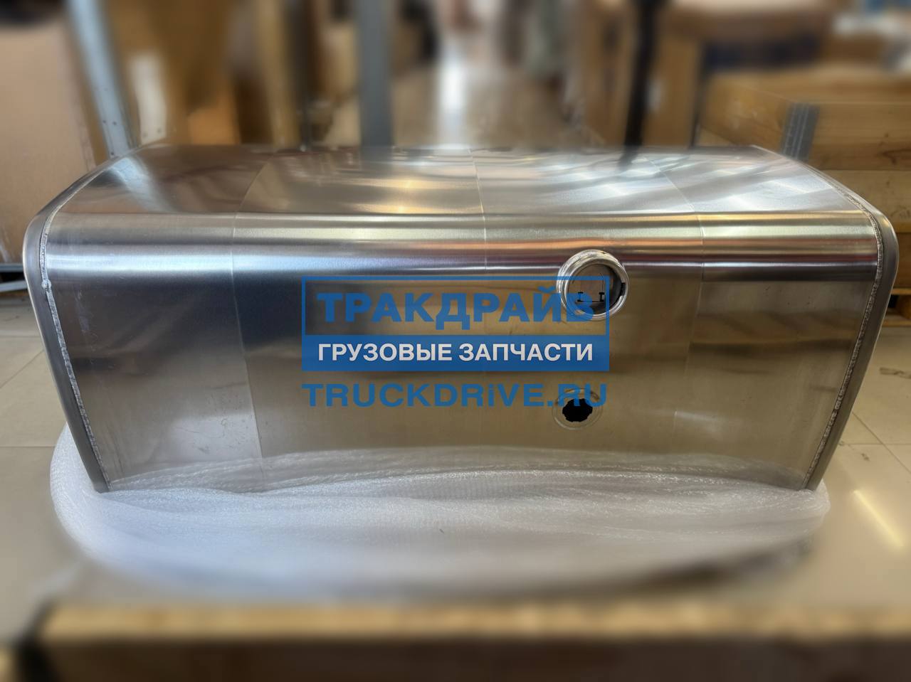 Фото KAMAZ 65205110101065 бак топливный Камаз-54901 600л (702х721х1460) с переливным патрубком 3