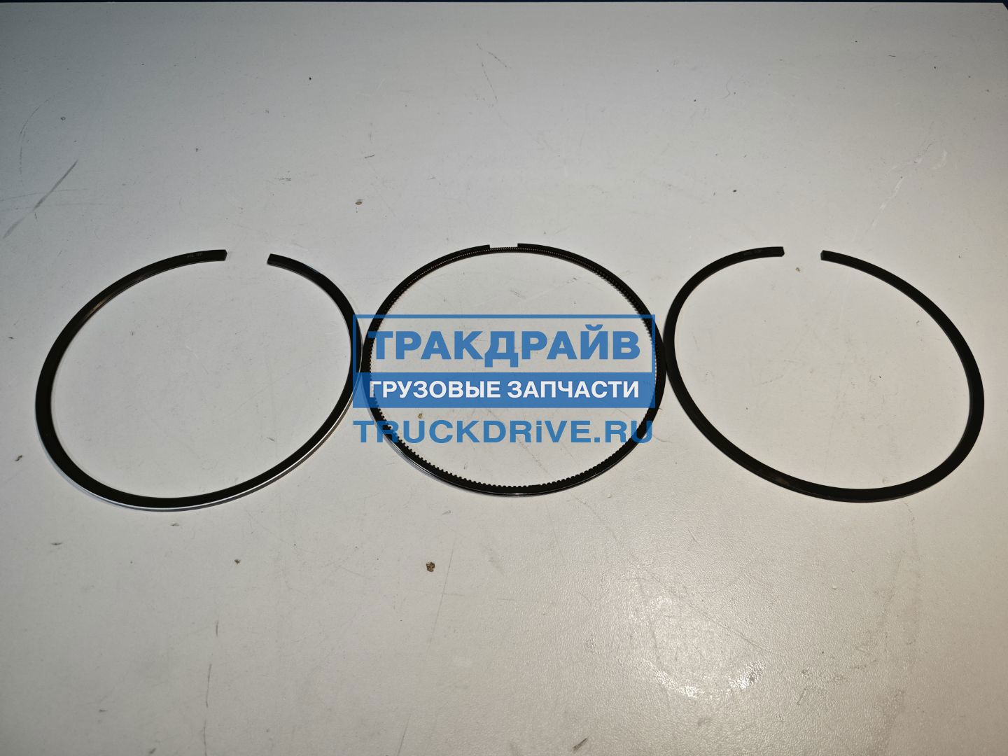 Фото KAMAZ 91011100010601 комплект поршневых колец на один поршень для Камаз К5 54901 с мотором Р6 910 (.10/.12/.15)