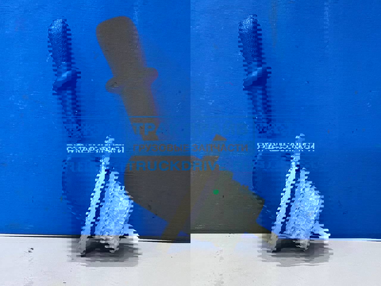 Кран КАМАЗ-5460,-6460,ГАЗ-33104 Валдай стояночного тормоза 3-х контакта ...