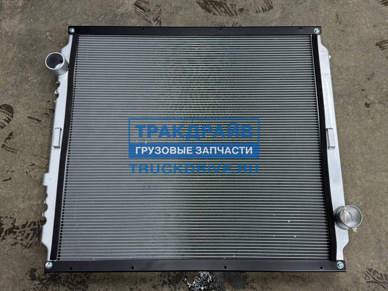 Фото LUZAR LRC0792 радиатор для автомобилей КАМАЗ 54902, 6595/65658 с двигателем 689, 910, 901мм.