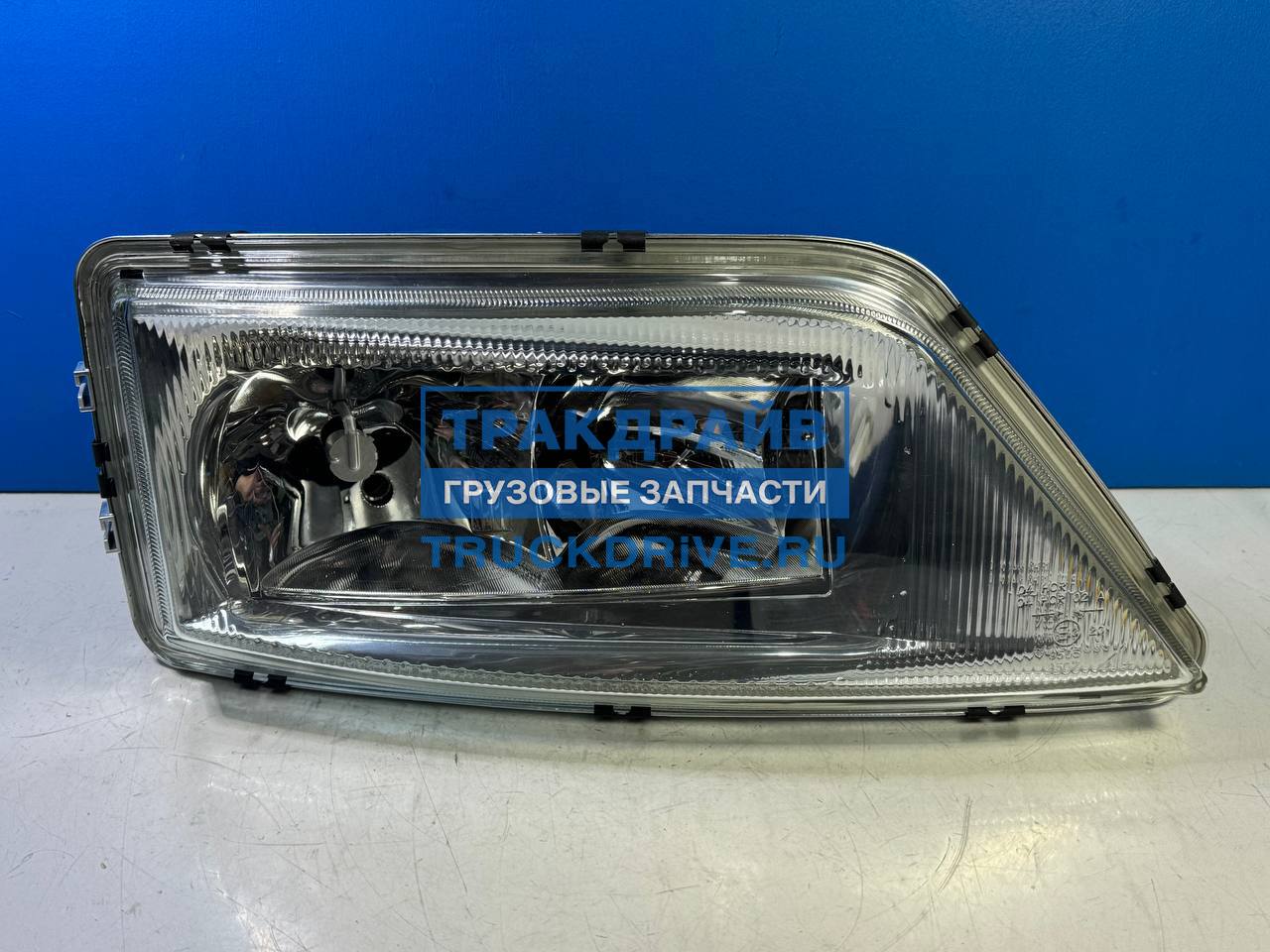 Фото MAGNETI MARELLI 710301160002 фара основная для MERCEDES TRAVEGO/INTEGRO правая