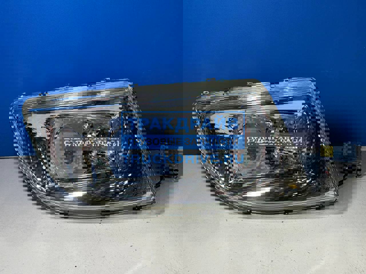 Фото MAGNETI MARELLI 710301160072 фара Mercedes Evobus правая ксенон D2S H1