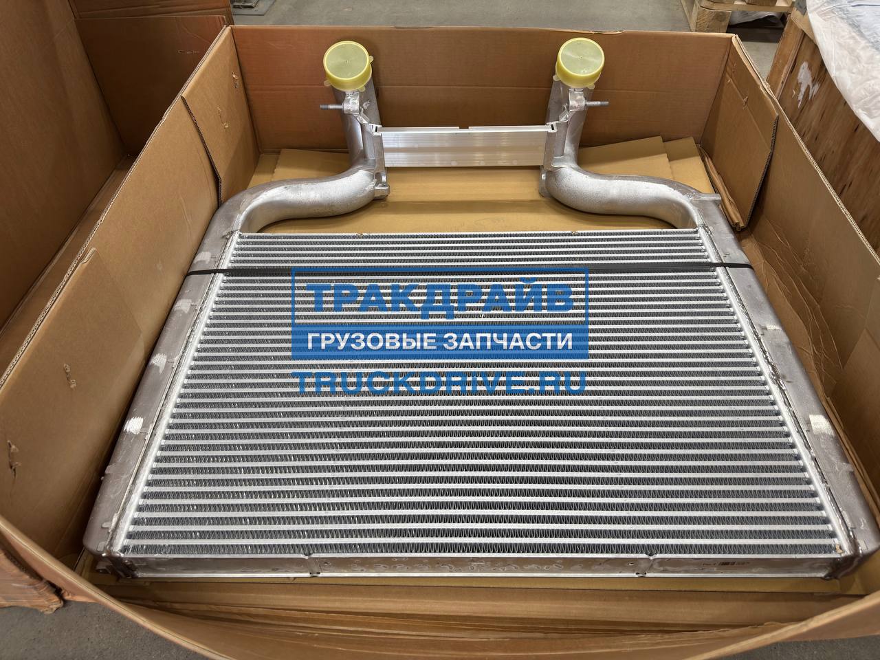 Фото MAHLE CI36000P радиатор интеркулера для автомобилей ДАФ XF CF Euro 6 с 2013 г (692x953x64 мм)