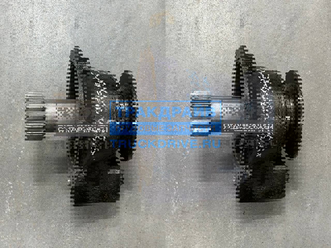 Фото МАЗ 551651802230 вал привода раздатки переднего моста в сборе с картером для Маз 642505 651705 