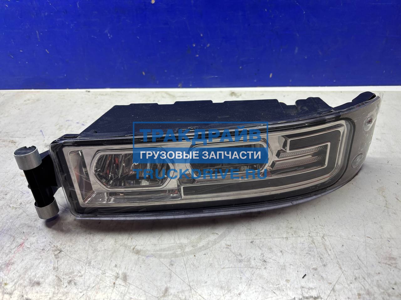 Фото MOVELEX 811W253206003MX фара противотуманная SITRAK C7H HOWO T5G левая