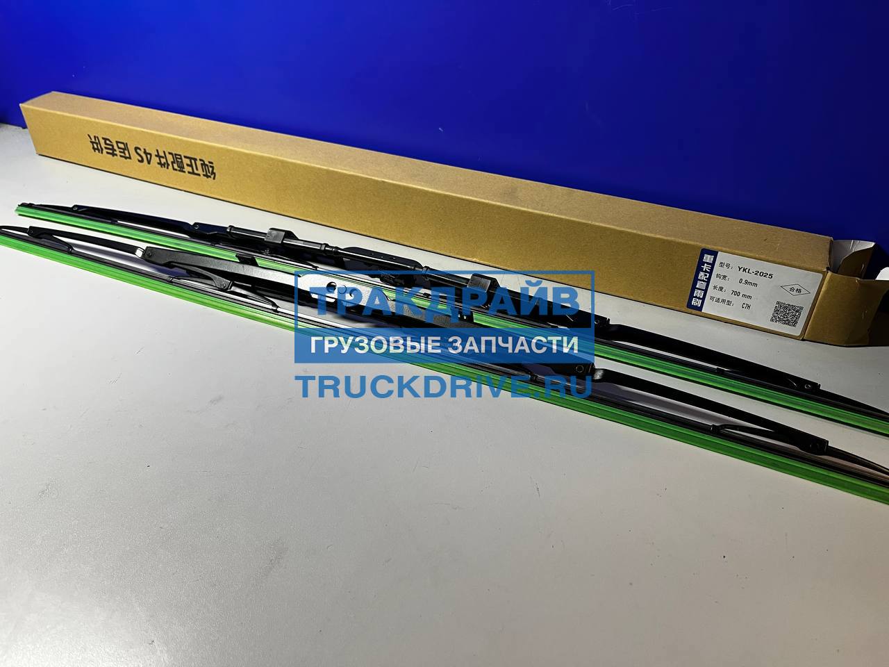 Фото NO BRAND AZ16D274000021 щетка стеклоочистителя SITRAK C7H MAX L=700 (с форсункой омывателя)