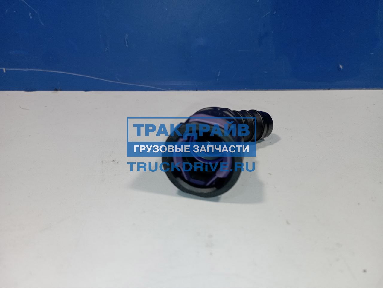 Соединитель шланга масляного радиатора Renault T 7421313188 RENAULT ...