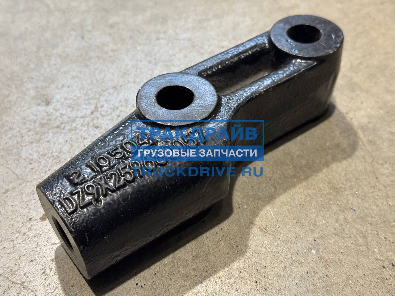 Кронштейн переднего амортизатора нижний левый Shacman X6000