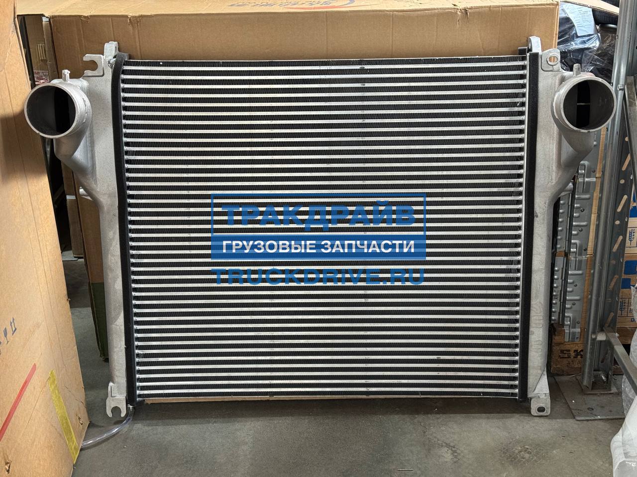 Фото SHACMAN DZ97149531090 интеркулер со сливом конденсата для Shacman X6000 (замена DZ9X259531004)