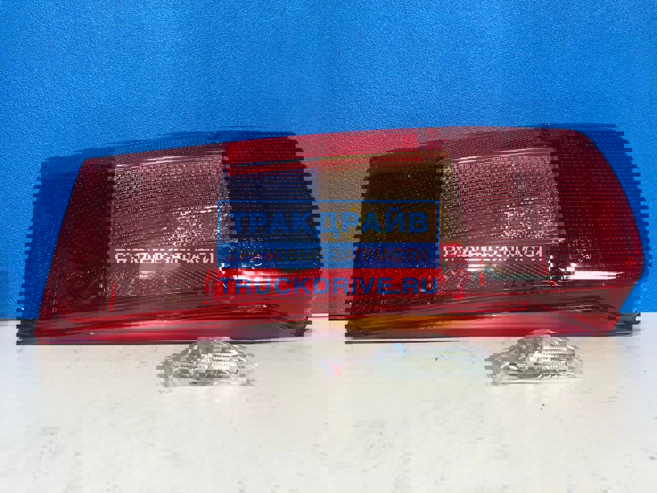 Фото SIMPECO SP42020332 фонарь задний Volvo FM FH желтый поворот, разъем AMP правый