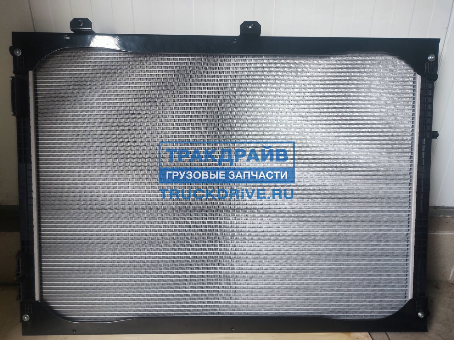 Фото SIMPECO SP90013041 Радиатор системы охлаждения с рамкой для Man F2000 945*708*40 мм 1