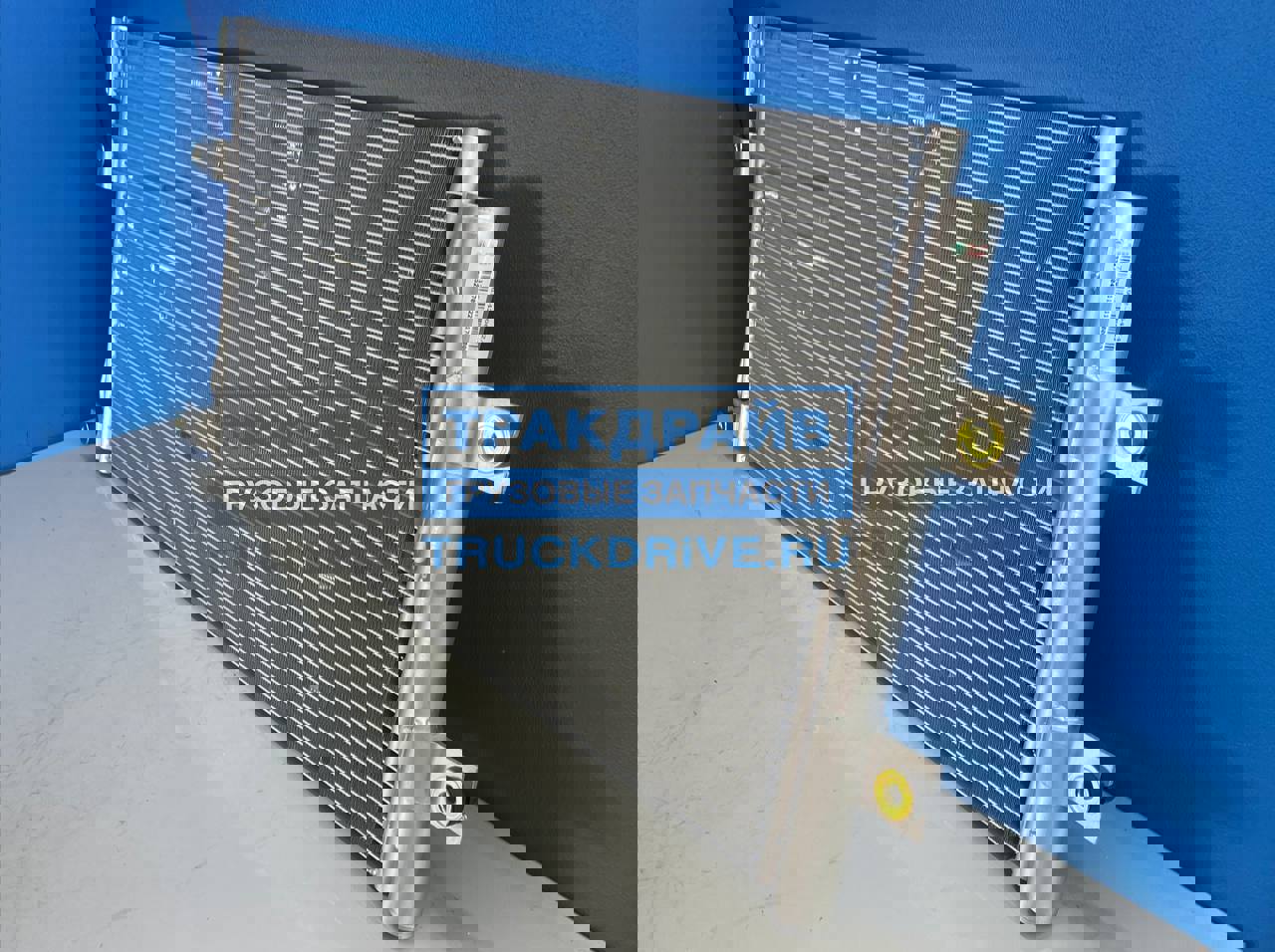 Радиатор кондиционера Sitrak C7H MC13 8х4 6х4 (уценка - замятие сот ...