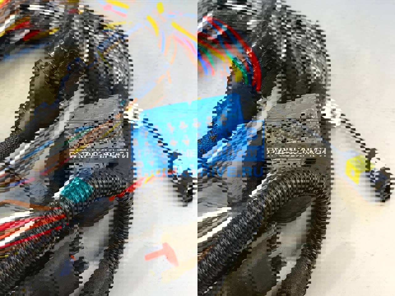 Жгут проводов управления левой дверью Sitrak C7H MAX