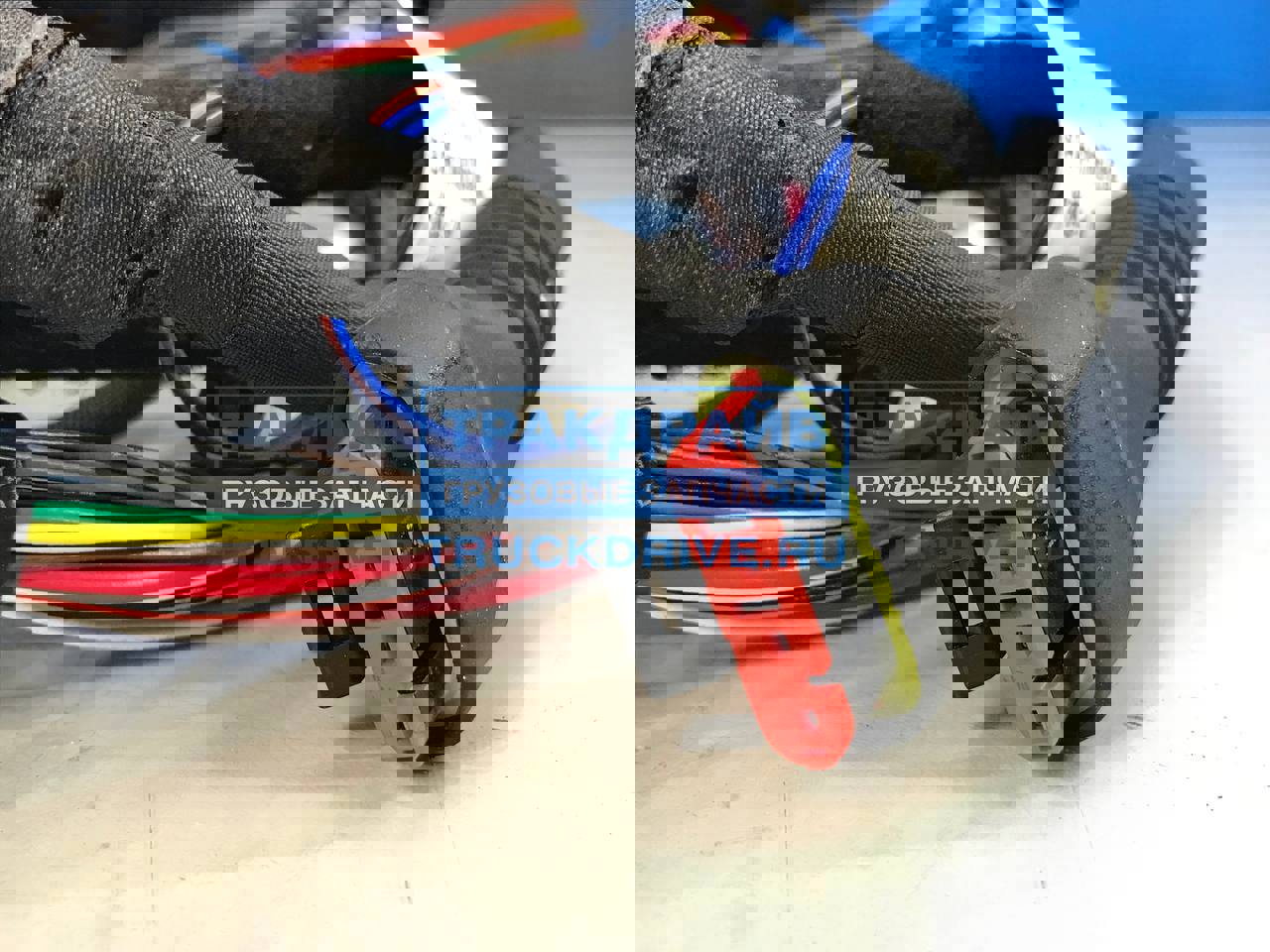 Жгут проводов управления левой дверью Sitrak C7H MAX