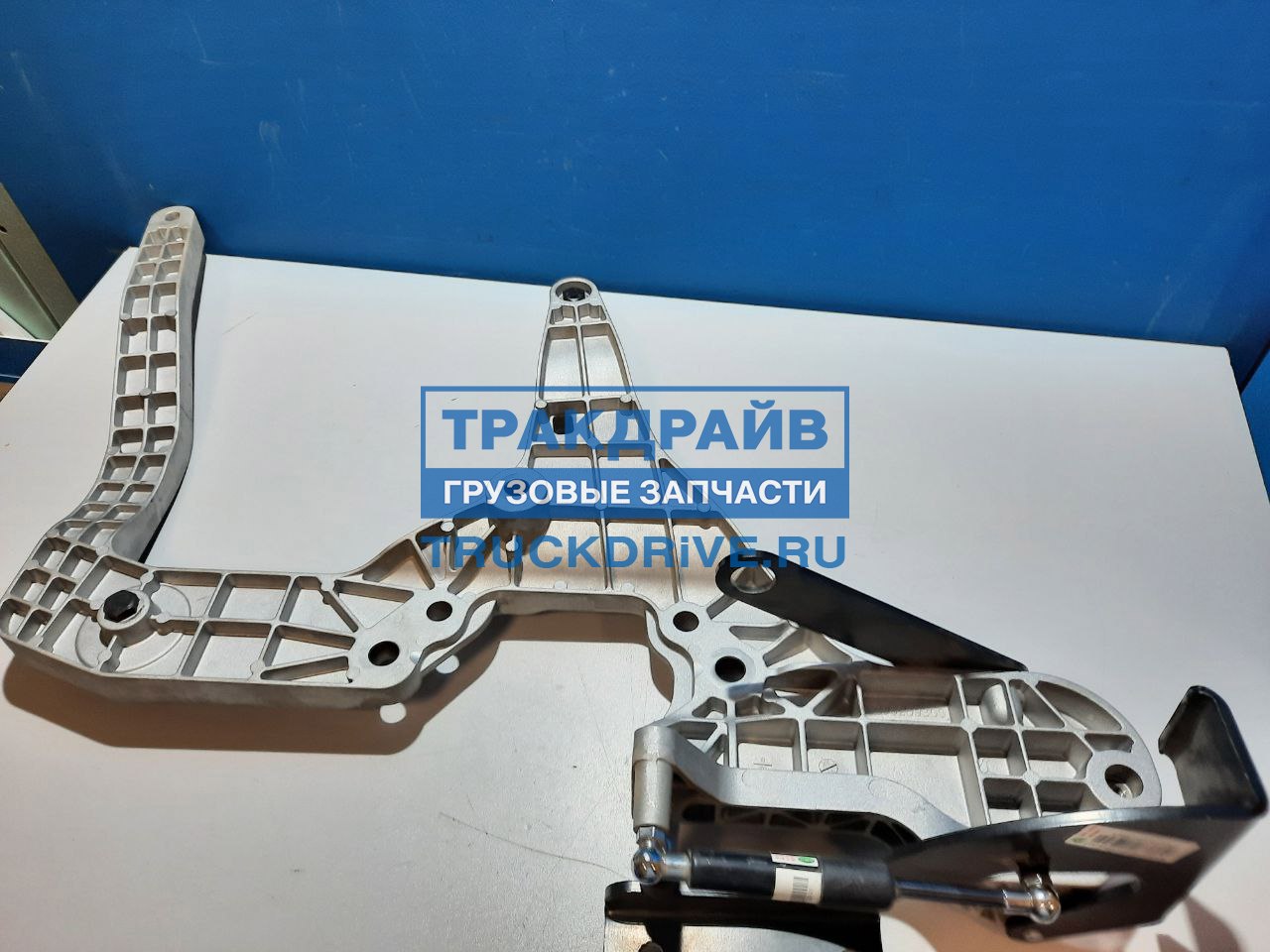 Фото SITRAK AZ962593001004 кронштейн бампера Sitrak C7H правый
